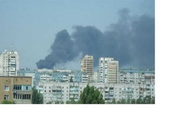 Недалеко от Донбасс-Арены и дома Ахметова бушевал токсичный пожар (обновлено)