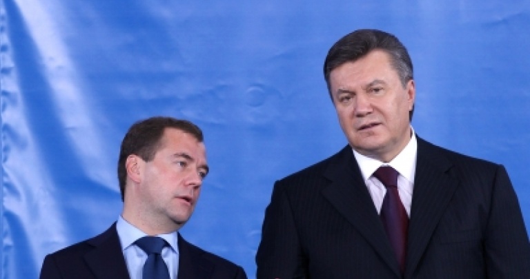 Запорная труба от «Сваровски» для Януковича и Медведева (обзор прессы)