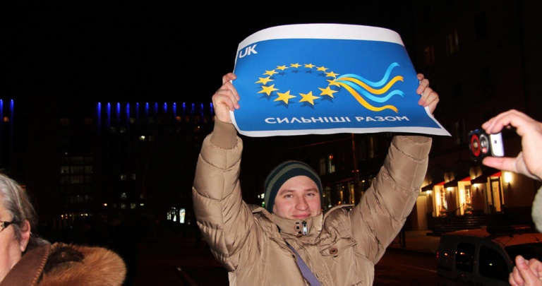 На Донецком Евромайдане скандируют 