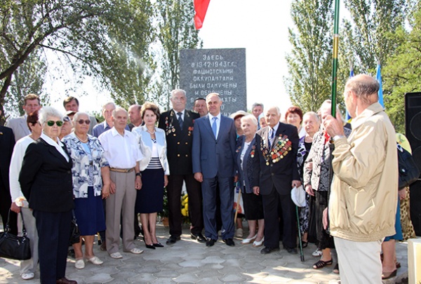 Никто не забыт, ничто не забыто: в Горловке отреставрирован памятник жертвам фашизма
