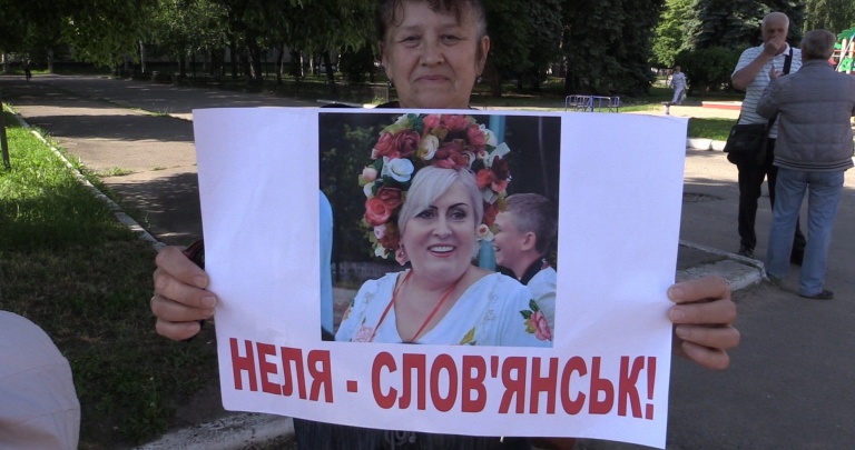 Активисты в Славянске заблокировали автобус с «группой поддержки» Штепы ФОТО