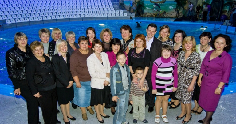 Депутат Курчин организовал поездку учителей в дельфинарий
