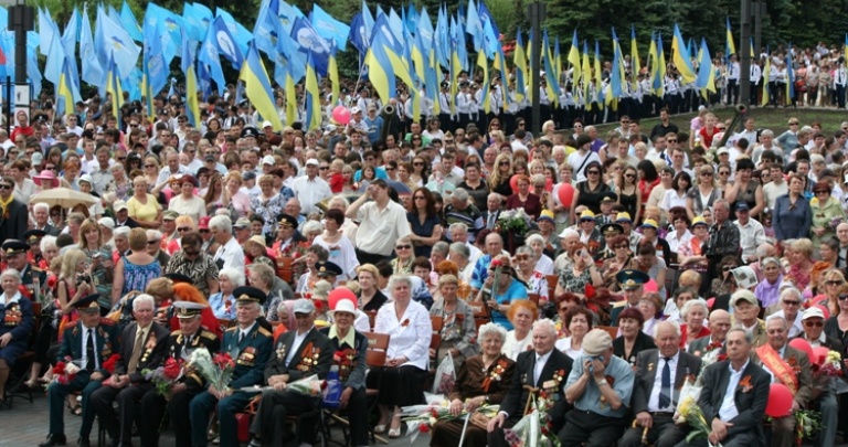 Как в Донецке праздновали День победы (фоторепортаж)