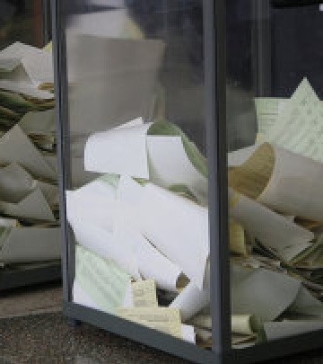 Оппозиция заявляет о массовых фальсификациях на избирательных участках Мариуполя