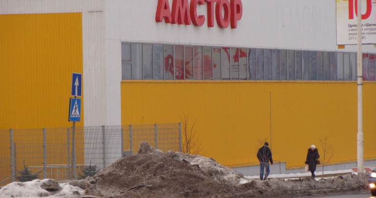 Видеокамера зафиксировала ограбление офиса «Амстора» в Донецке