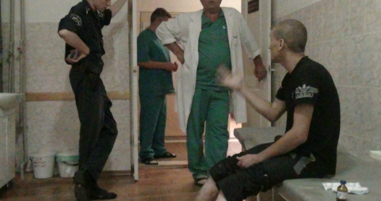 В Мариуполе врачи отказали заключенному в экстренной медпомощи