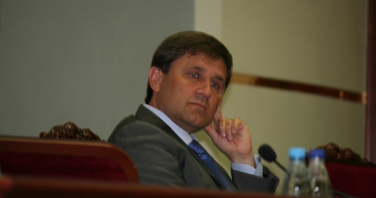 Донецкого губернатора в прессе сравнили с огурцом