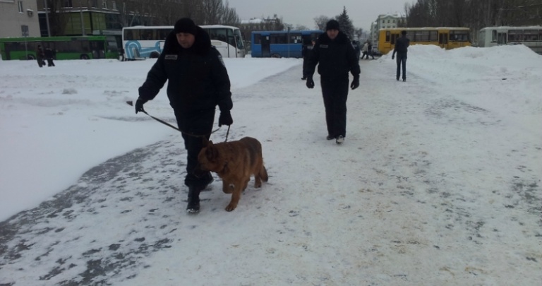 700 бандеровских боевиков захватывают Донецкую ОГА - обзор блогов ФОТО ВИДЕО
