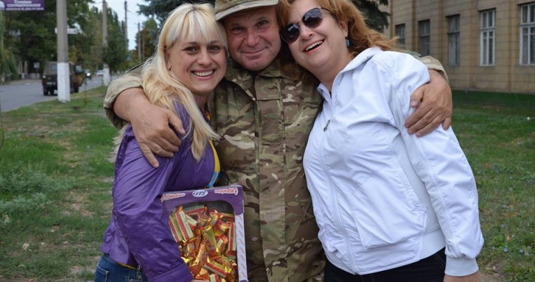 А ну-ка, девушки! Как две Марины из Славянска помогают украинским бойцам