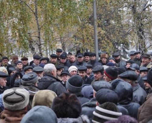 В Донецке проходит очередной митинг чернобыльцев