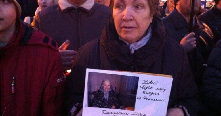 В Донецке почтили память жертв голодоморов - фото и видео
