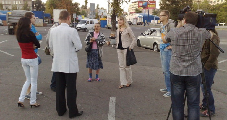 Голоса жителей Донецка: Жители города собирают деньги для пенсионерки пережившей визит судебных исполнителей (ФОТО)
