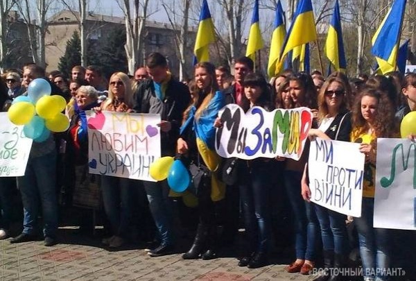 Луганские студенты митингуют за единство Украины