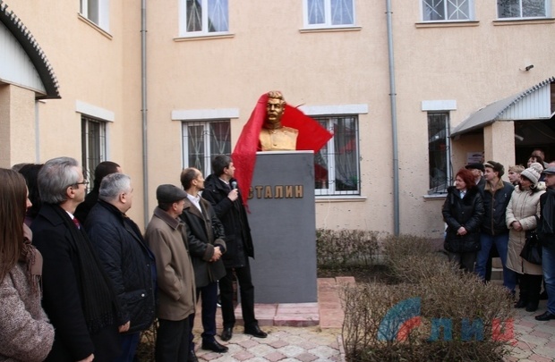 В оккупированном Луганске открыли памятник Сталину