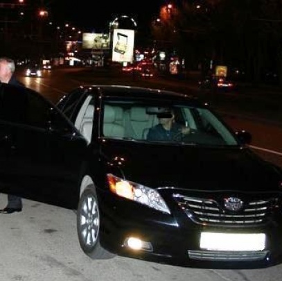 Мэр Донецка заправил свою Toyota Camry по 12.8 грн. за литр