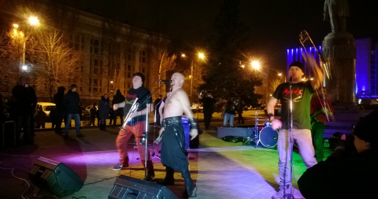 На донецком Евромайдане выступили «Гайдамаки», приходили даже 