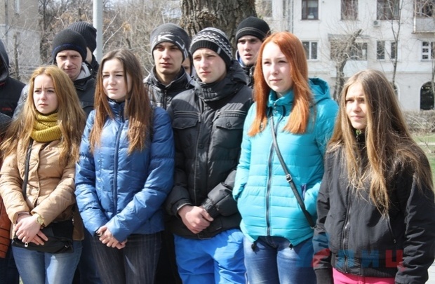 В оккупированном Луганске студенты вышли на акцию