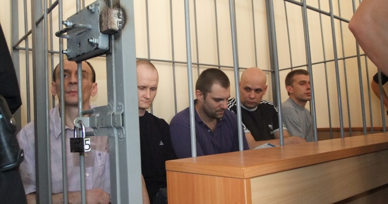 В Донецке начали судить обвиняемых в убийстве 5 работников 