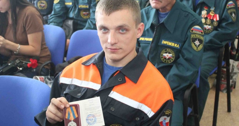 Что делает российский спасатель на Донбассе в компании террористов? (обновлено)