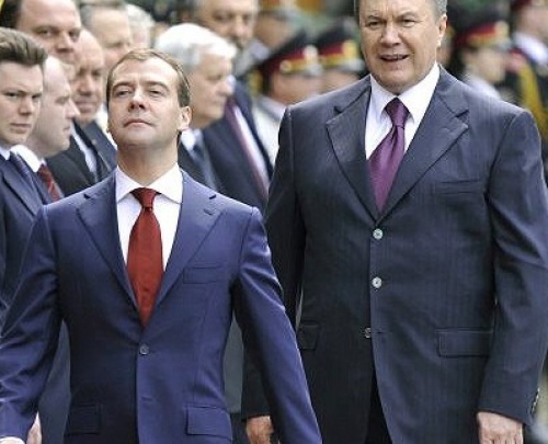 Медведев хочет поговорить с Януковичем об аресте Тимошенко