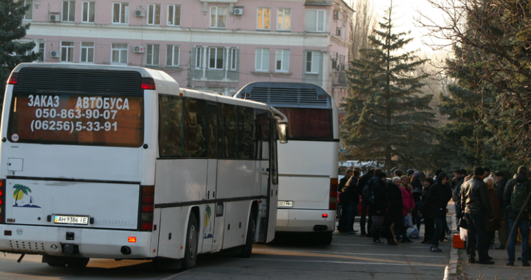 Из Донецкой области в Киев отправились автобусы со студентами в поддержку Януковича - видео