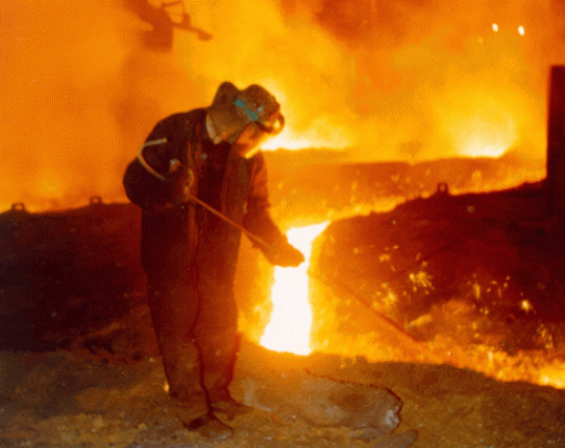 Зарплаты на металлургических предприятиях Мариуполя разнятся в разы