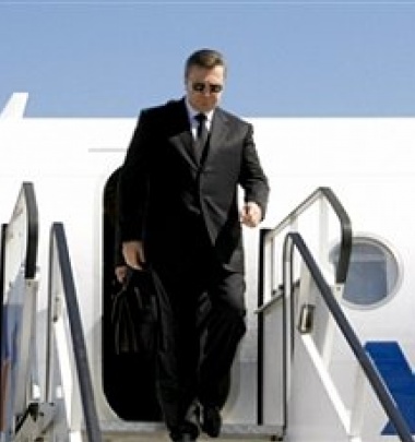 Янукович прилетел к Путину