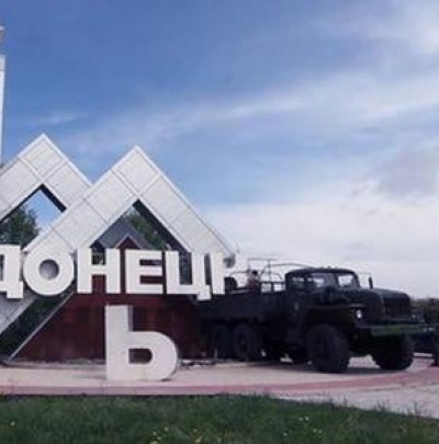 В Донецке слышны взрывы и выстрелы, - соцсети