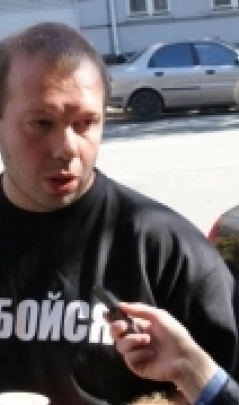 Бизнесмен, которого прессовали за футболки «Спасибо жителям Донбасса», покинул Украину