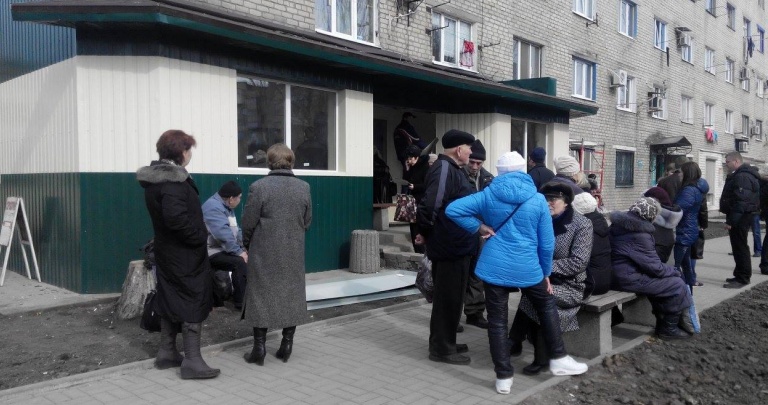 Донетчане, приехавшие из оккупации, ждут, когда в Курахово заработают банкоматы