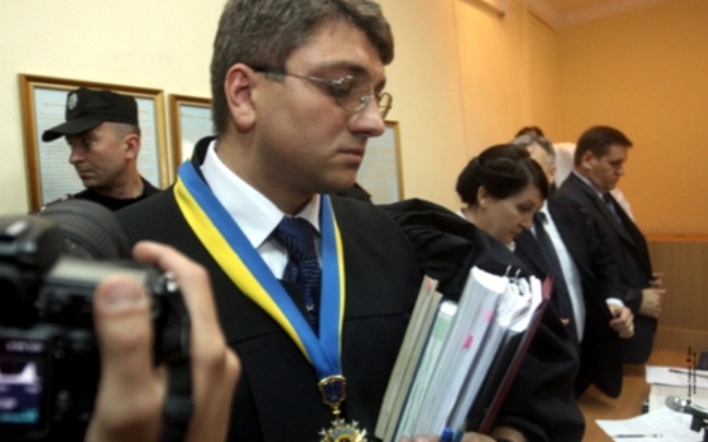 Суд оставил Тимошенко под арестом