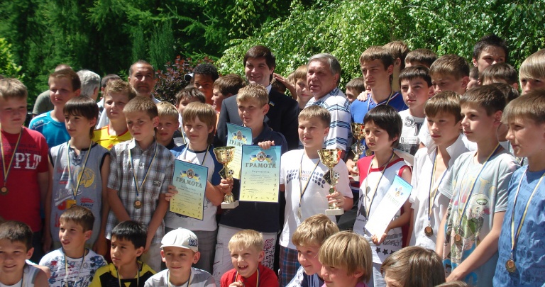В Донецке наградили юных футболистов