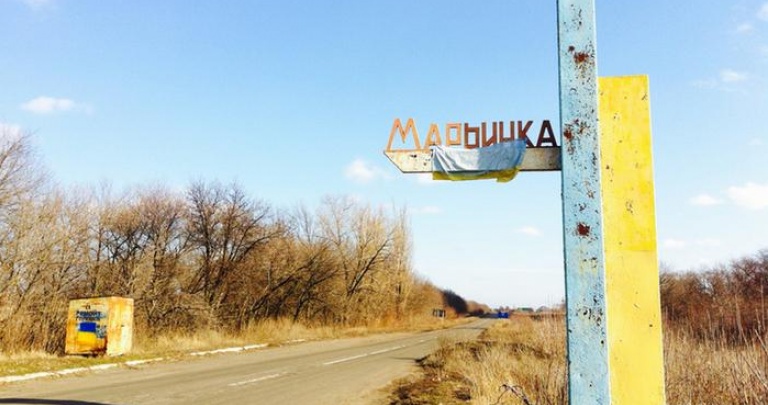 Репортаж из Марьинки: разрушенные дома, армия и сепаратистское телевидение