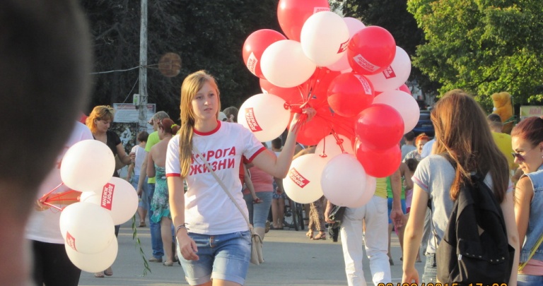 Конкуренция шариков, футболок и кепок. В Славянске стартовала избирательная кампания ФОТО