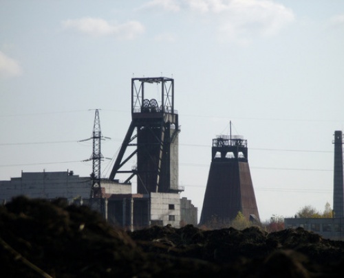 В ствол закрытой шахты в Донецкой области провалилсь 2 охотника за металлом