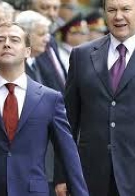Медведев отменил встречу с Януковичем