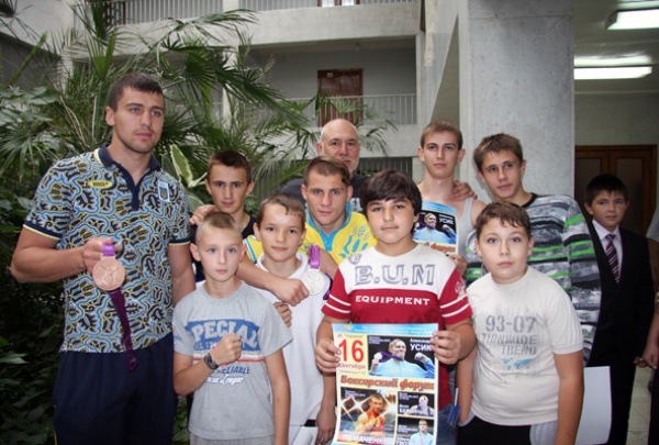 Украинские боксеры-олимпийцы провели в Дзержинске боксерский форум