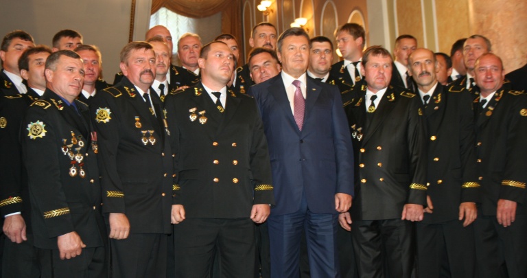 Донецк встретил Януковича по-советски (ФОТО, ВИДЕО)