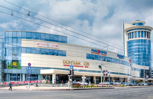 Крупный торговый центр в оккупированном Донецке «спит» уже больше года