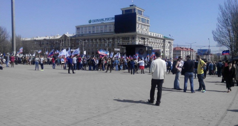 «Кураторы» гонят на митинг расходящихся «граждан ДНР»