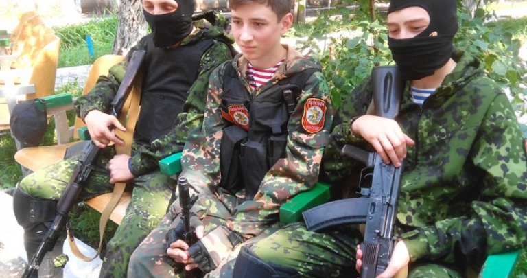 Донецким школьникам о «патриотизме» рассказывают сотрудники «МГБ ДНР»