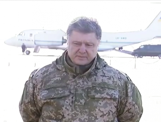 Окружения Дебальцево не было, украинские военные покидают его с оружием и техникой ВИДЕО