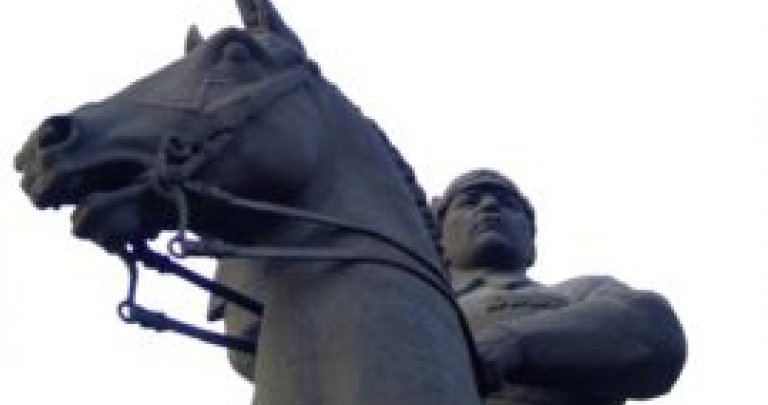 Быть ли памятнику Екатерине II в. Луганске?