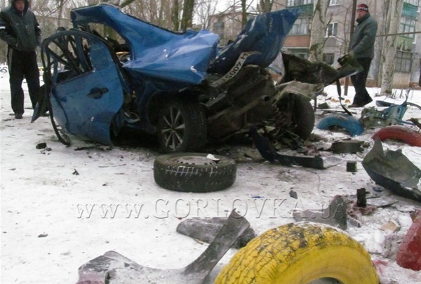 В Горловке взорвался автомобиль: уцелели только колеса
