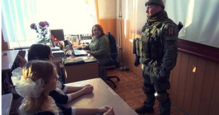 Группировка «ДНР» взяла под шефство школы в оккупации: боевики будут рассказывать об истории и своем финансировании