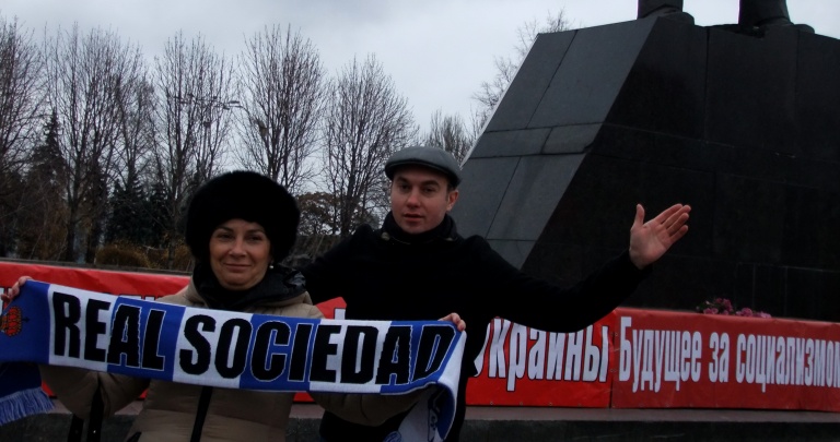 Коммунисты в Донецке не пускали фанатов 