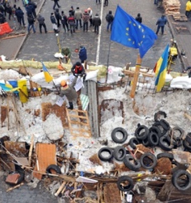 На Майдан подбросили бомбу, пострадал активист
