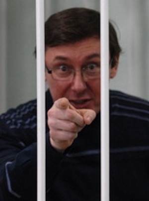Суд оставил Луценко под арестом