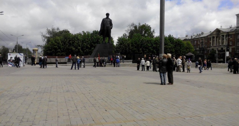 1 мая в Донецке: «советское» шествие и экспресс-митинг