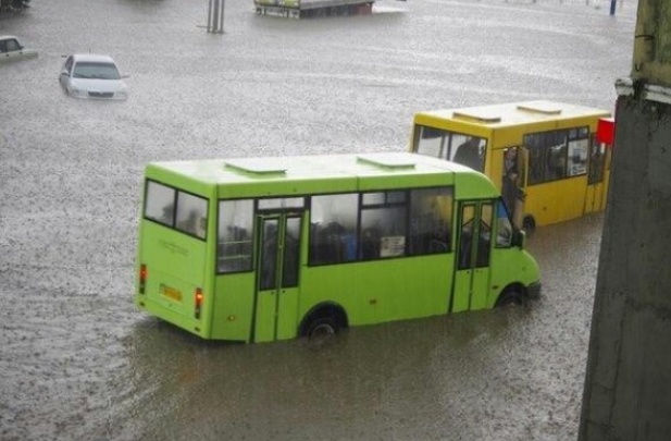 Ливень затопил улицы Краматорска
